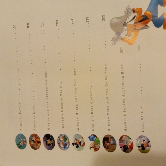 Disney's Mickey & Minnie 18 Storybook Collection Sustainable Forestry Initiative - Picture 5 of 7